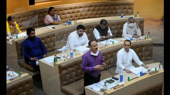 Councillors during the General House meeting at the MC office in Sector 17, Chandigarh. on Saturday. (HT photo)