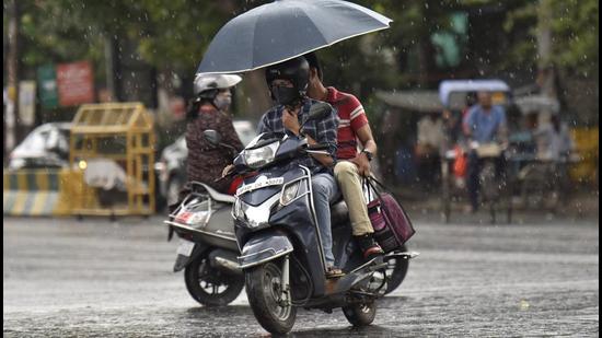 On Saturday, Noida recorded 1mm of rainfall. The entire district of Gautam Budh Nagar is still rainfall-deficient, according to India Meteorological Department. (HT Photo)