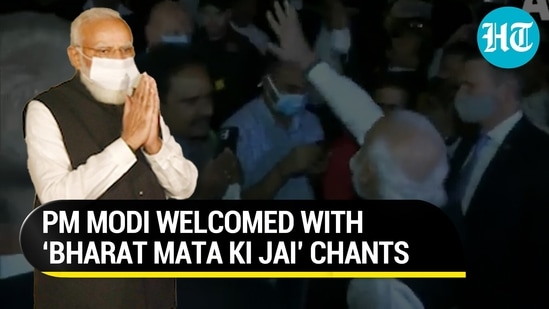 The warm greeting with which the Prime Minister was met outside his New York hotel is a signifier of his high popularity among the Indian diaspora abroad.&nbsp;(HT PHOTO)