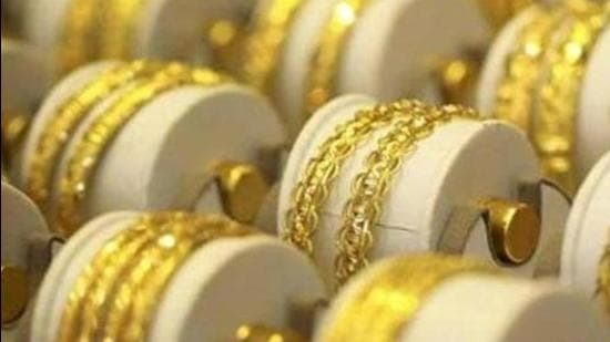The women then handed over a bundle of clothes bound together to the complainant and told her that the gold beads were in it. After the women left, the complainant realised that the bundle had soil in it and not gold. (REPRESENTATIVE PHOTO)