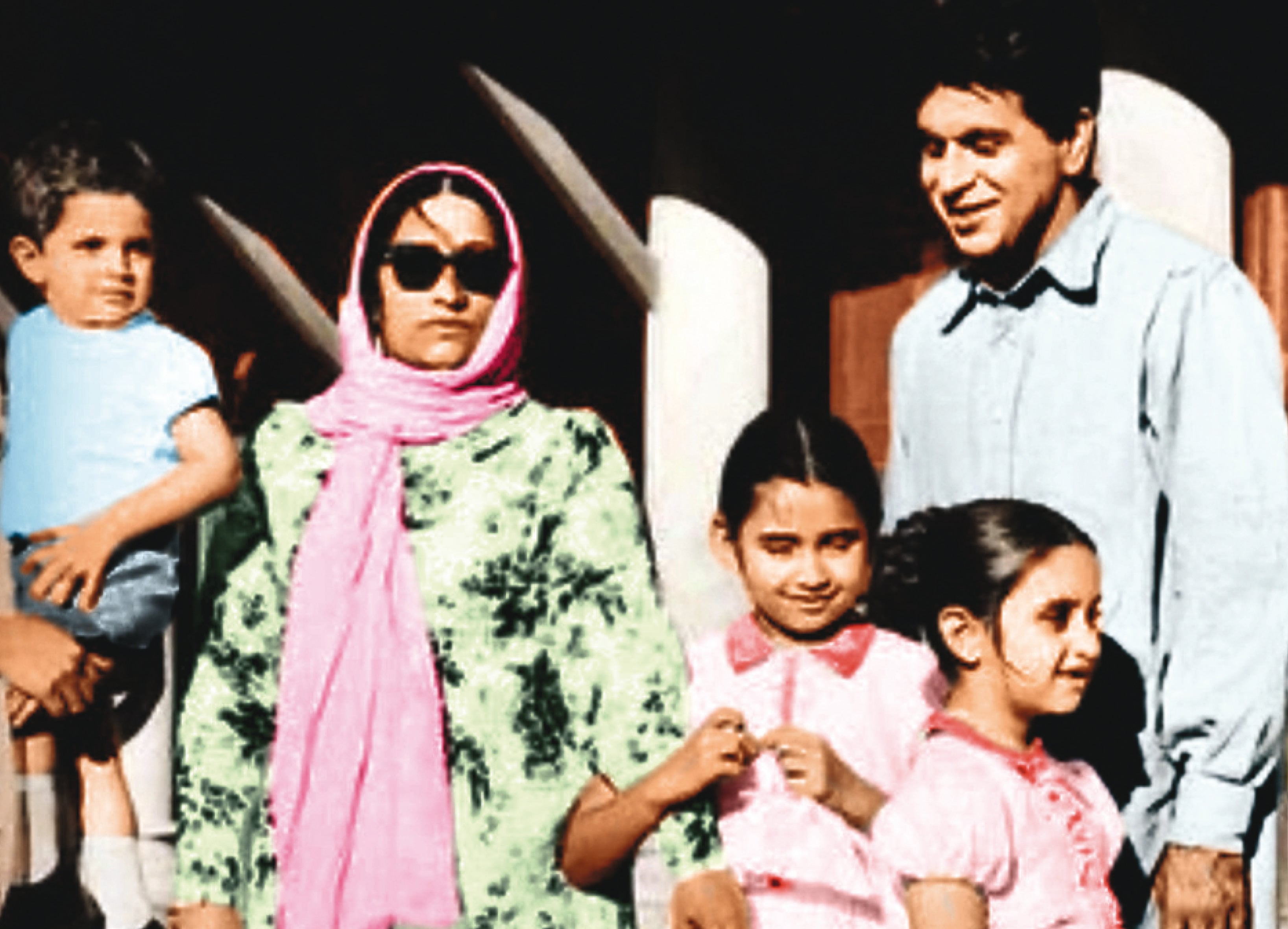 Sallma and her sister Sabina pose for a picture with Dilip Kumar