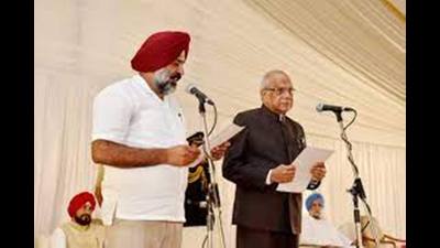 Doaba now has three districts in the cabinet; Pargat Singh (taking oath) is from Jalandhar. (Twitter) Doaba now has three districts in the cabinet; Pargat Singh (taking oath) is from Jalandhar. (Twitter)
