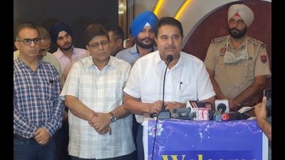 Punjab deputy chief minister OP Soni addressing traders in Amritsar on Sunday.