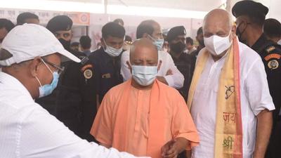 Uttar Pradesh chief minister Yogi Adityanath at a farmers’ convention in Lucknow where he spoke about the sugarcane price . (Deepak Gupta/HT Photo) Uttar Pradesh chief minister Yogi Adityanath at a farmers’ convention in Lucknow where he spoke about the sugarcane price . (Deepak Gupta/HT Photo)