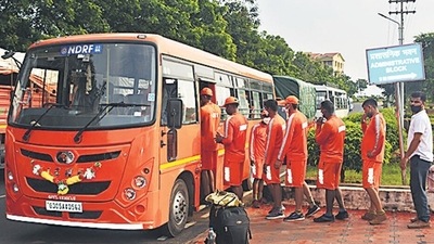 Ahead of Cyclone Gulab alert in Odisha and Andhra Pradesh, NDRF personnel prepare to take positions. (Twitter/NDRF) Ahead of Cyclone Gulab alert in Odisha and Andhra Pradesh, NDRF personnel prepare to take positions. (Twitter/NDRF)