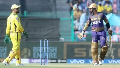 KKR wicketkeepr-batsman Dinesh Karthik during IPL 2021 match no 38 in Abu Dhabi (iplt20.com)