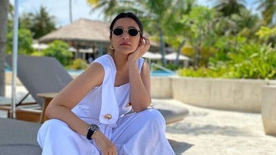 Parineeti Chopra posing at her resort. Parineeti Chopra posing at her resort.