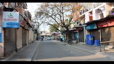 During a meeting, members of the traders’ body urged leaders of farmers’ associations not to stop people going for urgent work during the Bharat Bandh, to which they agreed. (HT file)