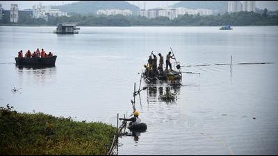 Experts say the construction activities fall within 100 metres of the riparian area and will affect the waterbody and ecosystem of Powai lake. (HT PHOTO) Experts say the construction activities fall within 100 metres of the riparian area and will affect the waterbody and ecosystem of Powai lake. (HT PHOTO)