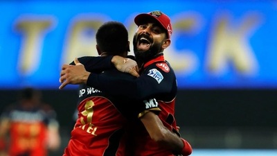 Harshal Patel celebrates with Virat Kohli. (IPL)