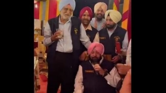 Amarinder Singh has hosted a get-together for his NDA batchmates.&nbsp;