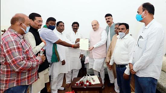 An all-party delegation led by Jharkhand chief minister Hemant Soren submits a memorandum to Union Home Minister Amit Shah demanding the caste-based census in New Delhi on Sunday. (ANI)