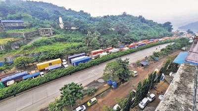 The accident took place at 11.10pm on Sunday, when a speeding oil tanker, which was travelling towards Thane, lost control and hit the divider. Police officials said the tanker did not stop even after hitting the divider. The momentum of the tanker caused its container to break off from the driver’s cabin and carried it over to the other side of the road, where it finally stopped. (HT PHOTO) The accident took place at 11.10pm on Sunday, when a speeding oil tanker, which was travelling towards Thane, lost control and hit the divider. Police officials said the tanker did not stop even after hitting the divider. The momentum of the tanker caused its container to break off from the driver’s cabin and carried it over to the other side of the road, where it finally stopped. (HT PHOTO)