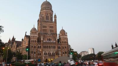 The Brihanmumbai Municipal Corporation (BMC) is preparing a list of 130,000 healthcare workers (HCWs), who haven’t been vaccinated yet. The civic body claims 273,249 HCWs registered themselves on the centralised Co-Win portal, but 48% of them are yet to get jabbed. (Hindustan Times) The Brihanmumbai Municipal Corporation (BMC) is preparing a list of 130,000 healthcare workers (HCWs), who haven’t been vaccinated yet. The civic body claims 273,249 HCWs registered themselves on the centralised Co-Win portal, but 48% of them are yet to get jabbed. (Hindustan Times)
