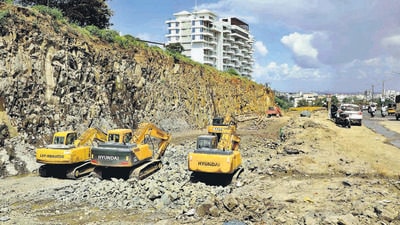 The Chandni chowk flyover has been a long-pending project in Kothrud with the slow pace of work adding to the area’s traffic woes. Kothrud, along with Karvenagar, Baner and Bavdhan, faces several civic issues that are a snapshot of the problems the mega-urban populace of Pune is dealing with. (RAHUL RAUT/HT) The Chandni chowk flyover has been a long-pending project in Kothrud with the slow pace of work adding to the area’s traffic woes. Kothrud, along with Karvenagar, Baner and Bavdhan, faces several civic issues that are a snapshot of the problems the mega-urban populace of Pune is dealing with. (RAHUL RAUT/HT)