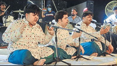 Ali Brothers during a performance at Kalagram in Chandigarh on Monday. (SANT ARORA/HT)