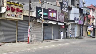 While a section of shopkeepers in Ludhiana closed their shops to extend support to the farmers’ Bharat Bandh, others shut them down fearing reprisal. (Harsimar Pal Singh/HT) While a section of shopkeepers in Ludhiana closed their shops to extend support to the farmers’ Bharat Bandh, others shut them down fearing reprisal. (Harsimar Pal Singh/HT)