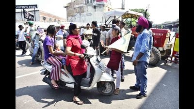 Commuters stuck on Ludhiana Bypass Road amid the Bharat Bandh called by farmers’ unions . (HT Photo) Commuters stuck on Ludhiana Bypass Road amid the Bharat Bandh called by farmers’ unions . (HT Photo)