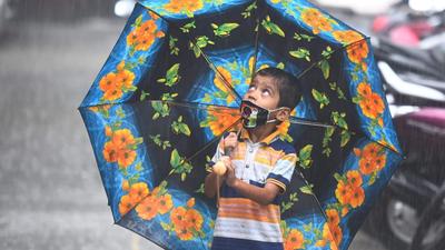 Mumbai has been placed under an orange category weather alert for September 28, indicating chances of very heavy rain at isolated places, while Thane and Palghar districts have been placed under a red category weather alert, indicating chances of extremely heavy rain at isolated places (Satish Bate/HT PHOTO) Mumbai has been placed under an orange category weather alert for September 28, indicating chances of very heavy rain at isolated places, while Thane and Palghar districts have been placed under a red category weather alert, indicating chances of extremely heavy rain at isolated places (Satish Bate/HT PHOTO)