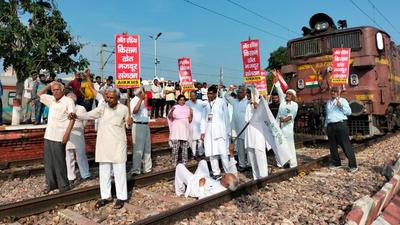 Protesters blocking the rail track near Sonepat station in Haryana on Monday in response to the Bharat Bandh called by the Samyukta Kisan Morcha against the farm laws. (HT Photo) Protesters blocking the rail track near Sonepat station in Haryana on Monday in response to the Bharat Bandh called by the Samyukta Kisan Morcha against the farm laws. (HT Photo)