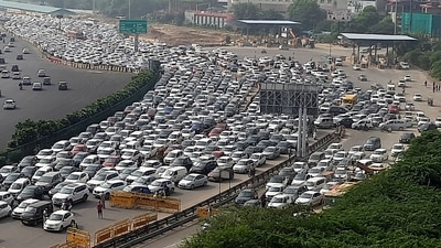 Massive traffic on Delhi- Gurugram expressway at Gurugram-Delhi border as vehicles entering the national capital are being checked by Delhi Police and paramilitary jawans, in wake of Bharat Bandh called by farmer organizations, in Gurugram. (ANI)