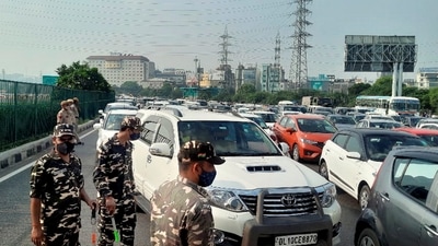 The personnel of Delhi Police checking vehicles at the Gurugram border during farmers' Bharat Bandh on Monday. (PTI Photo) The personnel of Delhi Police checking vehicles at the Gurugram border during farmers' Bharat Bandh on Monday. (PTI Photo)