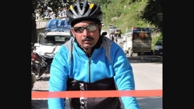 Indian Army Officer sets new Guinness World Record for Fastest Solo Cycling from Leh to Manali (Twitter/@prodefencejammu) Indian Army Officer sets new Guinness World Record for Fastest Solo Cycling from Leh to Manali (Twitter/@prodefencejammu)