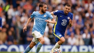 Manchester City's Bernardo Silva in action with Chelsea's Mateo Kovacic (Action Images via Reuters)