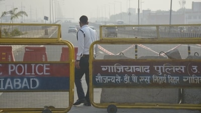 The Delhi Traffic Police closed the Ghazipur border due to Bharat Bandh on Monday, affecting vehicle movement on DND, Chilla and other routes connecting Uttar Pradesh to national capital. (Sakib Ali/HT Photo) The Delhi Traffic Police closed the Ghazipur border due to Bharat Bandh on Monday, affecting vehicle movement on DND, Chilla and other routes connecting Uttar Pradesh to national capital. (Sakib Ali/HT Photo)