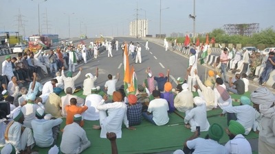 Farmers sit at Delhi-Ghazipur border. (HT Photo) Farmers sit at Delhi-Ghazipur border. (HT Photo)