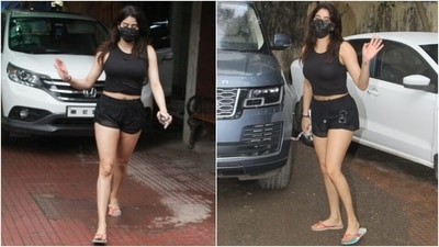 Janhvi wore a black cropped tank top featuring a scooped neckline, broad straps, and a front knot to the Pilates session. The actor flaunted her toned midriff in the fitted top. (HT Photo/Varinder Chawla)