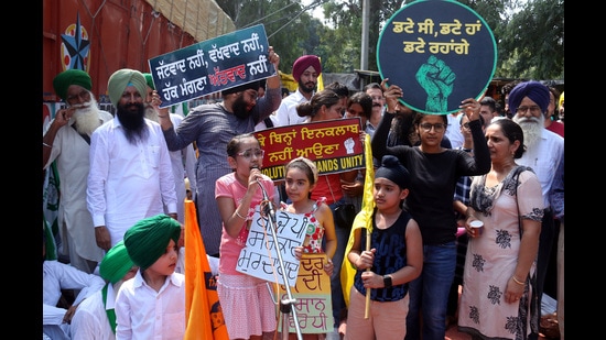 Children participating in a protest in response to the Bharat Bandh called by Samyukt Kisan Morcha in Bathinda of Punjab on Monday. (Sanjeev Kumar/HT)