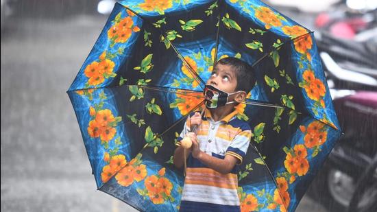 Mumbai has been placed under an orange category weather alert for September 28, indicating chances of very heavy rain at isolated places, while Thane and Palghar districts have been placed under a red category weather alert, indicating chances of extremely heavy rain at isolated places (Satish Bate/HT PHOTO) Mumbai has been placed under an orange category weather alert for September 28, indicating chances of very heavy rain at isolated places, while Thane and Palghar districts have been placed under a red category weather alert, indicating chances of extremely heavy rain at isolated places (Satish Bate/HT PHOTO)