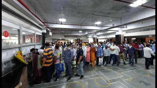 Patients lined up to get registered at the New OPD in PGIMER on Monday. (HT Photo) Patients lined up to get registered at the New OPD in PGIMER on Monday. (HT Photo)