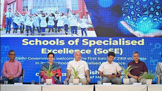 Deputy chief minister of Delhi Manish Sisodia during the induction ceremony of School of Specialised Excellence at Kalkaji in New Delhi on Monday. He interacted with parents, students, industry experts, and teachers, and said that SoSEs will focus on the development of “out-of-the-box thinking” . (HT Photo)