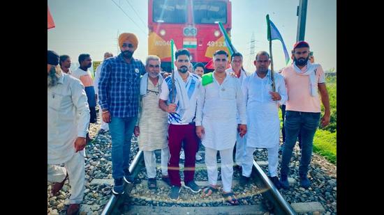 Farmers blocking a rail track in Yamunanagar in response to the Bharat Bandh called to protest the farm laws on Monday. (HT Photo)