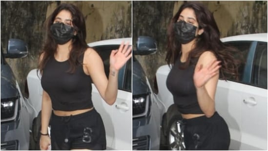 Whether she is busy with a shoot or attending an event, Bollywood star Janhvi Kapoor always takes some time out of her day to squeeze in a workout session. The star is often clicked outside the Pilates studio in Mumbai with her gym buddies, sister Khushi Kapoor or actor Sara Ali Khan. To keep her consistent fitness routine interesting, Janhvi wears envy-worthy ensembles to the gym sessions. And today is one such day.(HT Photo/Varinder Chawla)