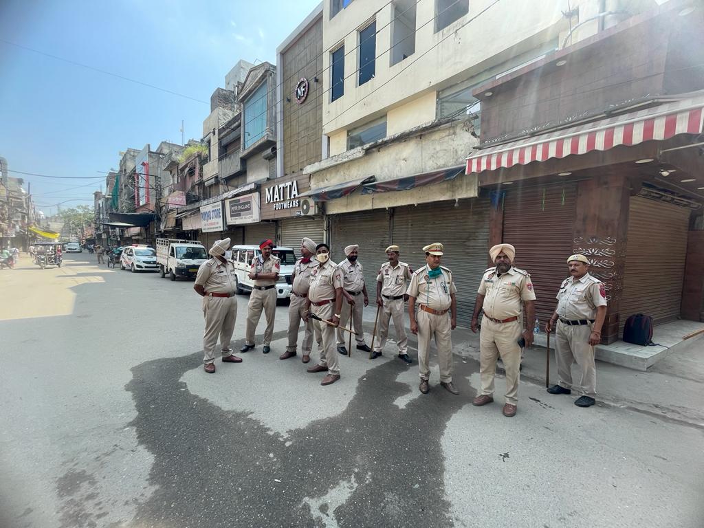 Police deployed at clock tower market and also giving a deserted look due to Bharat Bandh call by Farmers union in Ludhiana on Monday, September 27, 2021. (Photo by Gurpreet Singh/Hindustan Times) Police deployed at clock tower market and also giving a deserted look due to Bharat Bandh call by Farmers union in Ludhiana on Monday, September 27, 2021. (Photo by Gurpreet Singh/Hindustan Times)