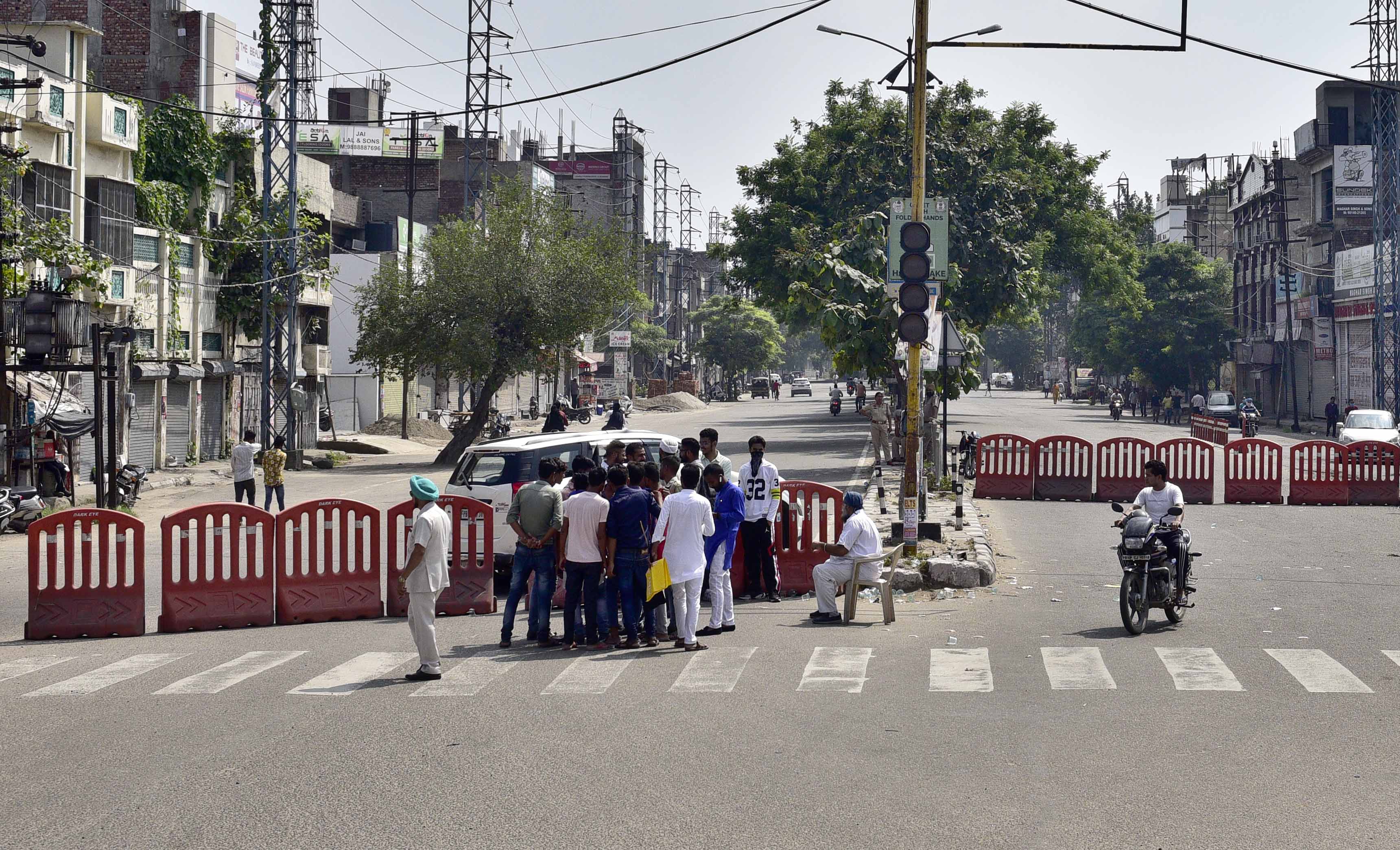Roads were barricaded in Ludhiana due to the Bharat Bandh. (Harsimar Pal Singh/HT) Roads were barricaded in Ludhiana due to the Bharat Bandh. (Harsimar Pal Singh/HT)