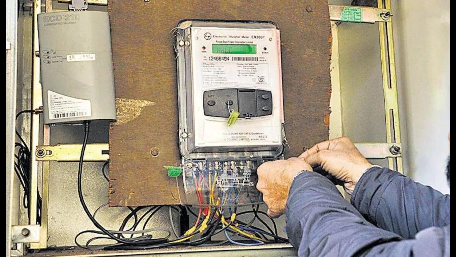 Gang involved in tampering with electricity meters busted in Prayagraj