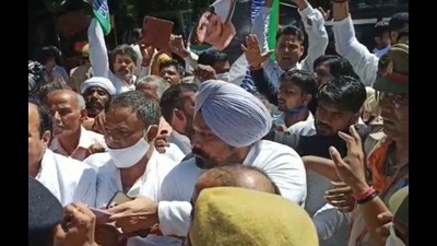 Uttar Pradesh Congress Committee on Tuesday held statewide protests against September 25 Sangipur block incident in Pratapgarh district (HT photo)