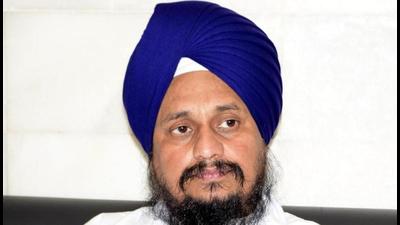 Historic gurdwaras in a dilapidated condition in Pakistan must be restored to original form, Akal Takht jathedar Giani Harpreet Singh (in pic) said a meeting with the ETPB. (HT Photo)