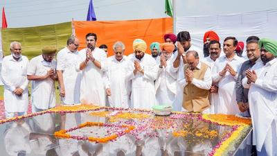 Punjab chief minister Charanjit Singh Channi paying tributes to Shaheed Bhagat Singh at his memorial at the freedom fighter’s ancestral village of Khatkar Kalan on his 114th birth anniversary on Tuesday. (HT Photo)