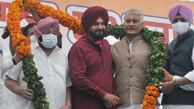 Navjot Singh Sidhu taking charge of the Punjab Congress from Sunil Jakhar at a function in Chandigarh on July 23, 2021, as then chief minister Capt Amarinder Singh looks on. (HT file photo) Navjot Singh Sidhu taking charge of the Punjab Congress from Sunil Jakhar at a function in Chandigarh on July 23, 2021, as then chief minister Capt Amarinder Singh looks on. (HT file photo)