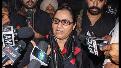 Punjab cabinet minister Razia Sultana talks to the media as she arrives to meet Navjot Singh Sidhu after he resigned from the post of Punjab Congress president, at his residence in Patiala on Tuesday. (PTI)