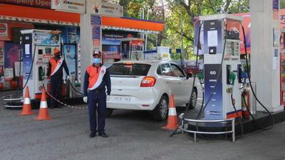 Oil marketing companies (OMCs) are forced to raise petrol and diesel rates as international oil prices are surging. (HT Photo) Oil marketing companies (OMCs) are forced to raise petrol and diesel rates as international oil prices are surging. (HT Photo)