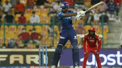 Hardik Pandya's late blows seals win for MI, keeps playoffs hopes alive (BCCI/IPL)