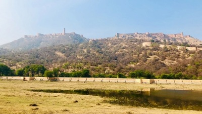 Jaigarh Fort: This fort was built in 1036 but was reconstructed in 1726. The most unique part of the fort is the massive 18th-century cannon named Jaivana. It is considered to be the largest cannon on wheels in the world. (Unsplash) Jaigarh Fort: This fort was built in 1036 but was reconstructed in 1726. The most unique part of the fort is the massive 18th-century cannon named Jaivana. It is considered to be the largest cannon on wheels in the world. (Unsplash)
