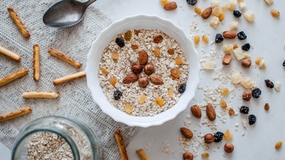 Oatmeal: Having oatmeals every day for breakfast will not just keep you full but will also provide protein and fibre to the body. (Unsplash) Oatmeal: Having oatmeals every day for breakfast will not just keep you full but will also provide protein and fibre to the body. (Unsplash)