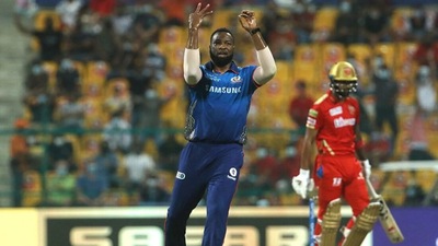 Kieron Pollard reached 300 T20 wickets when he dismissed KL Rahul (21) and Chris Gayle (1) in the same over. (BCCI/IPL) Kieron Pollard reached 300 T20 wickets when he dismissed KL Rahul (21) and Chris Gayle (1) in the same over. (BCCI/IPL)